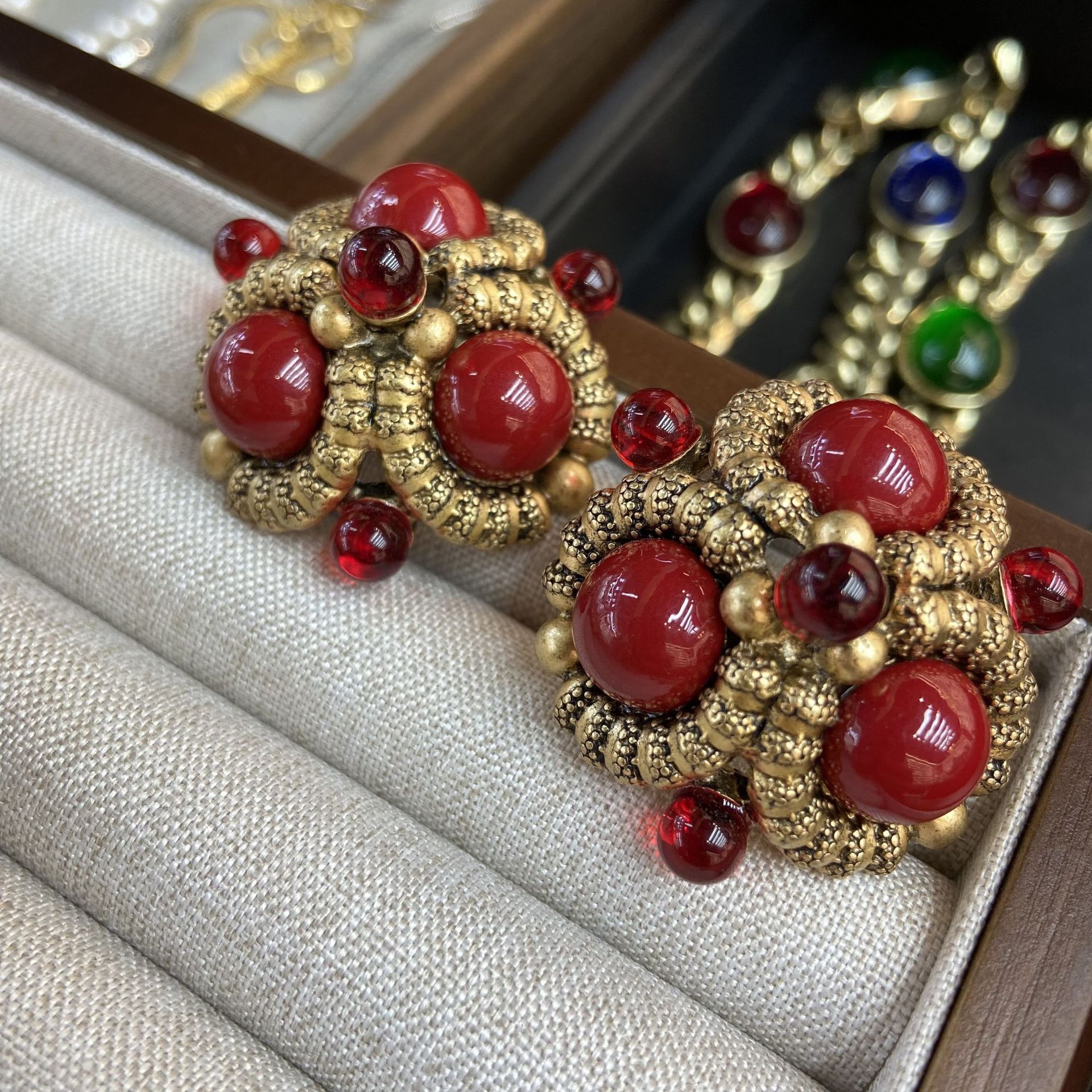 Vintage Fashion Tiktok - 2025 Red lantern pearls tiktok popular