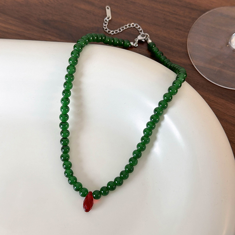 Vintage Green Beaded Necklace  - Vintage Fashion Faire avaliação e preço