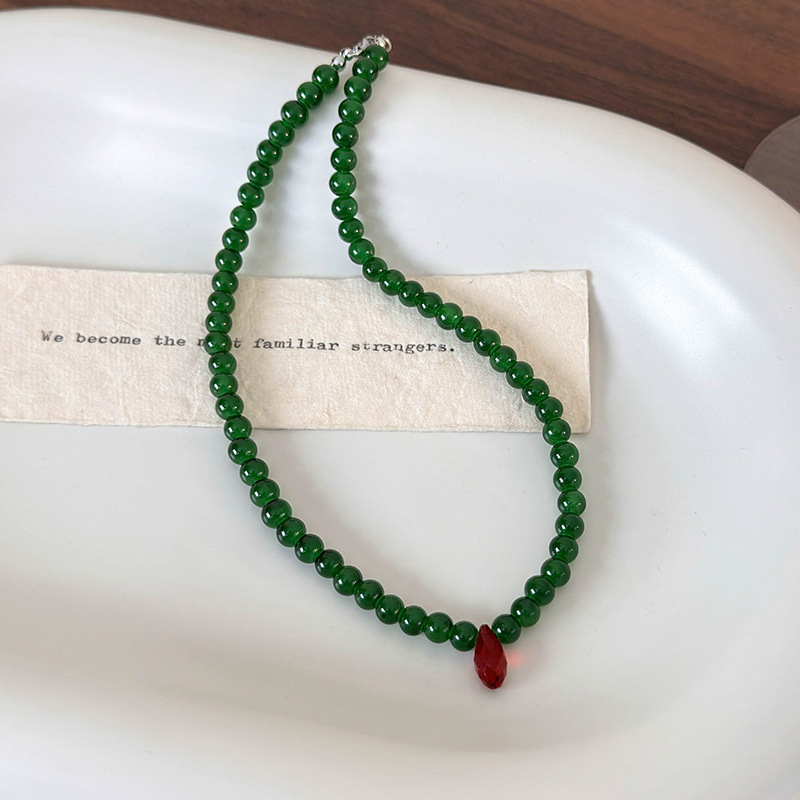Vintage Green Beaded Necklace  - Vintage Fashion Faire avaliação e preço