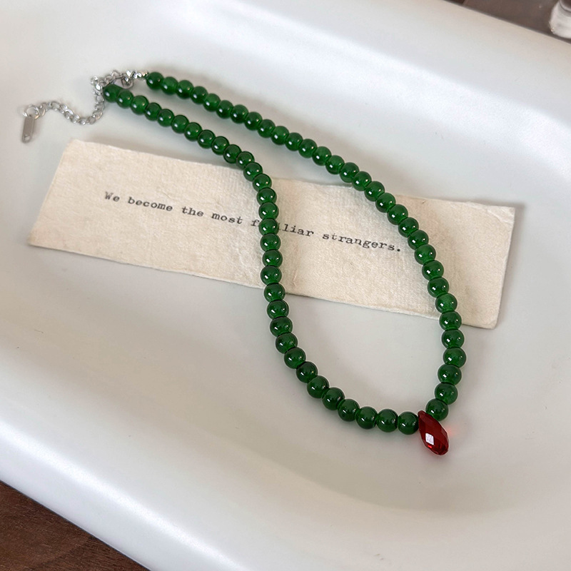 Vintage Green Beaded Necklace  - Vintage Fashion Faire avaliação e preço