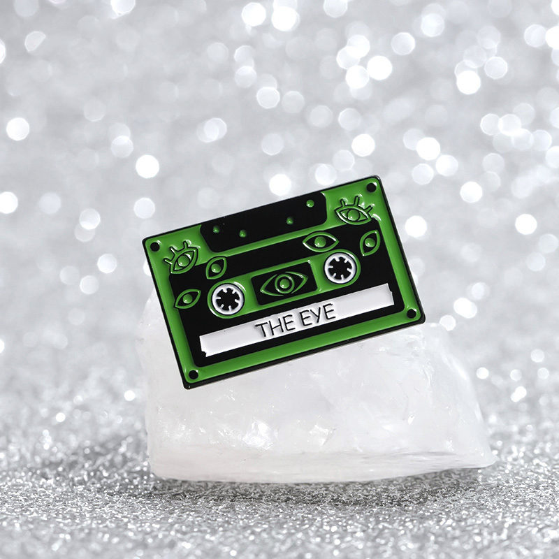 90s Retro Cassettes Enamel Pin - Vintage Fashion Archive avaliação e preço